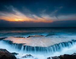 美女餐厅2015（游戏:美女餐厅2015的破解版，在哪里可以下载，百度试过了没有，求解求解）